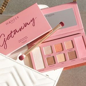 🌿 Wander Beauty Getaway Eye and Face Palette